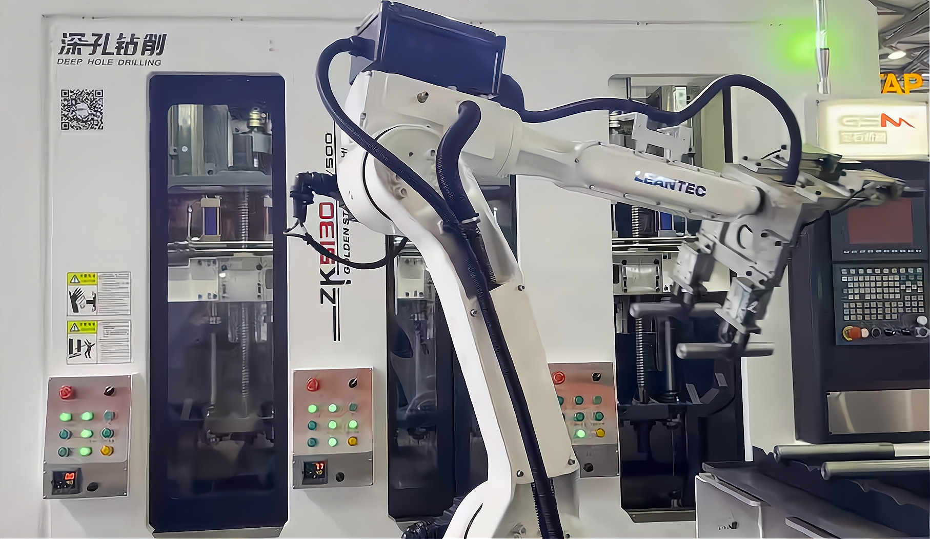 ZK5120×6/500 倒立六軸深孔鉆床配置六軸機器人，加工新能源電機軸單機自動化